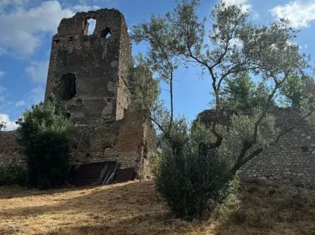 Ruderi di Marcellina Vecchia (Castellaccio), Italy